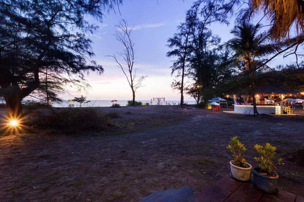Micky Monkey Beach At Maikhao Beach Hotel Mai Khao Buitenkant foto
